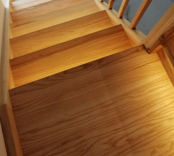 schody drewniane samonosne